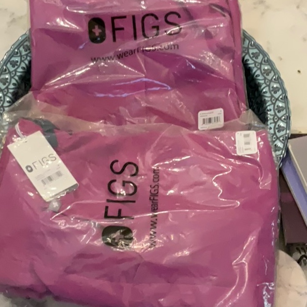 FIGS Zamora Joggers Med/Reg & Rafaela Top -Small Bright Fuchsia Limited Color